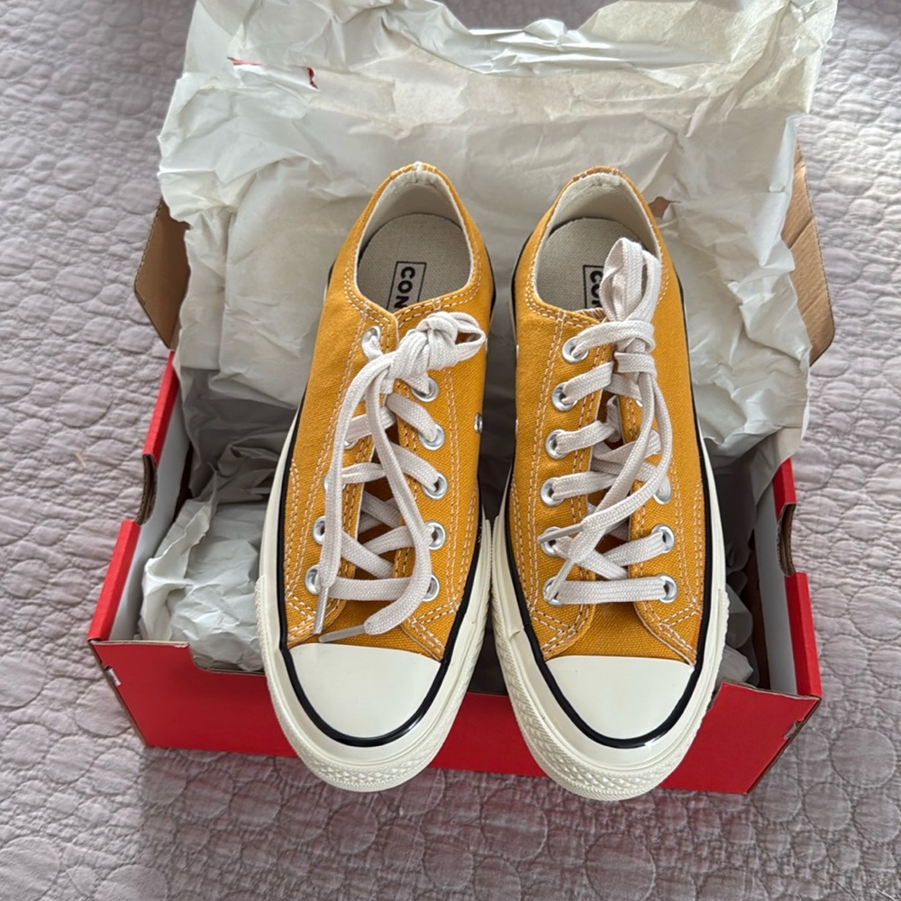 Converse Low Top 5.5